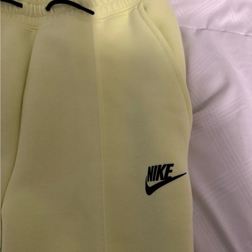 Boys Nike sweatpants size large new w tags